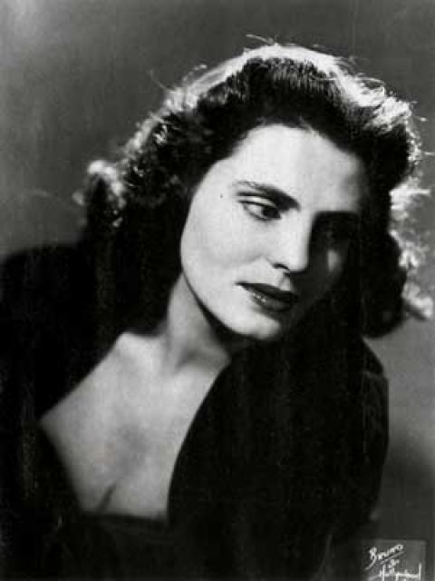 Amalia Rodriguea photo Amalia Rodriguea