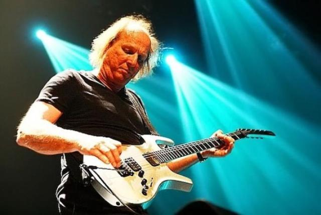 Adrian Belew