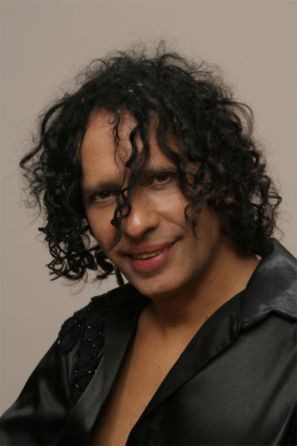 Izhar Cohen photo Izhar Cohen