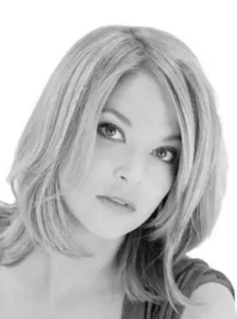 Nicki Lynn Aycox photo Nicki Lynn Aycox
